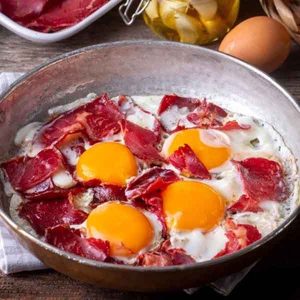 Pastırmalı Yumurta